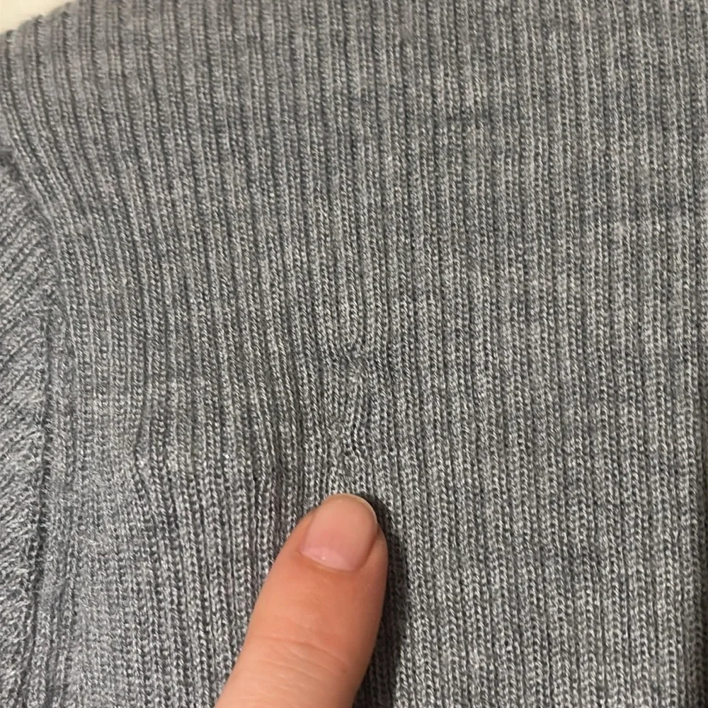 ☕️ {PRICE FIRM} DDR Cashmere Core Turtleneck ~ Heather Grey - Picture 7 of 10